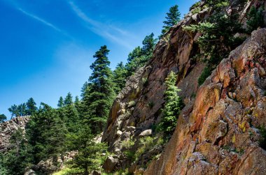 Colorado 'daki Rocky Cliff aşırı sporcu dağcılar için tehlikeli ama heyecan verici bir tırmanıştır.