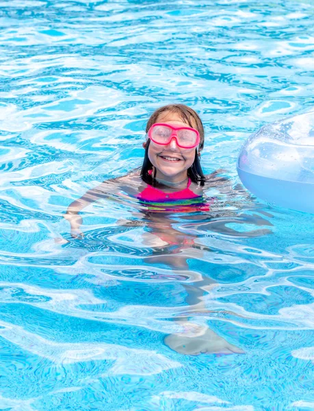 Young Girl Smiles She Swims Pool Swim Goggles — Stock Photo, Image