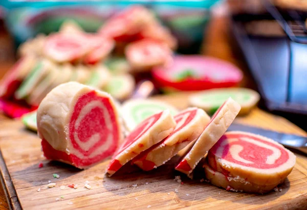Log Dough Sliced Rounds Show Spiral Festive Christmas Cookies — Stock Photo, Image