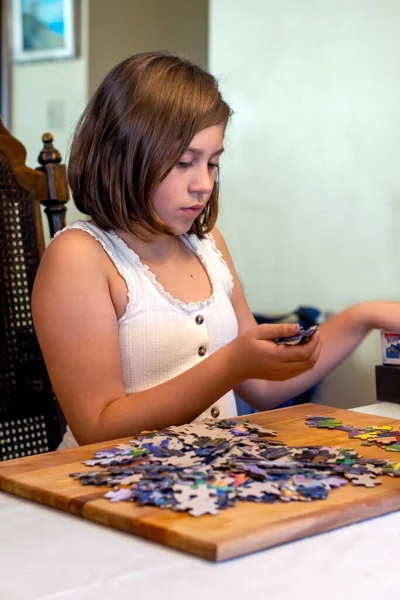 Young Girl Works Assembling Jigsaw Puzzle Home — Stock Photo, Image