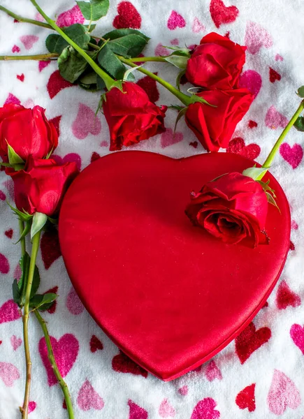 Red Heart Box Chocolates Has Red Roses All Cute Back — Stock Photo, Image