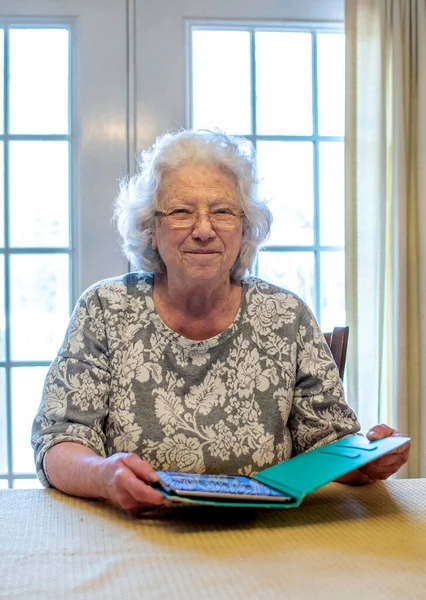 Happy Older Senior Woman Stays Touch Family Herr Tablet Covid — Foto de Stock