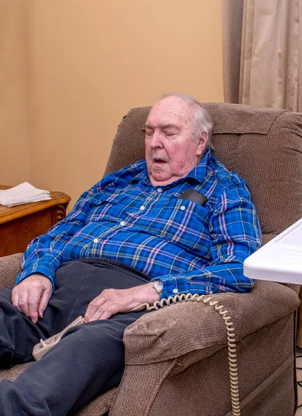 Senior Man Sits His Lift Chair Sleeps Day — Foto de Stock