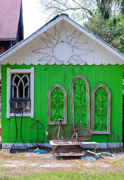 Bright Green White She Shed Decorative Items Being Worked Outdoors — Foto de Stock
