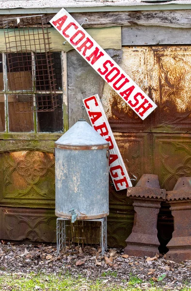 Old Signs Tin Panels Antiques Junk Yard Treasures Fun Place — Stock Fotó