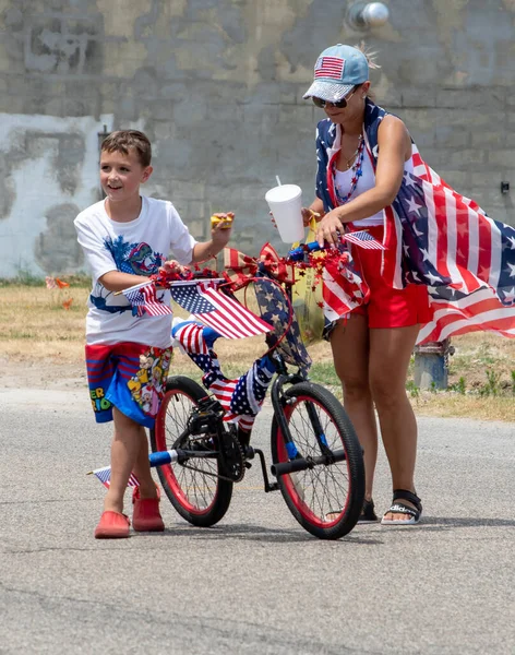 Eau Claire Usa July 2022 Woman Young Boy Patriotic Bike — Stock Photo, Image