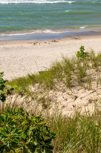 Michigan 'daki Michigan Gölü' nde güzel bir sahil sahnesi.