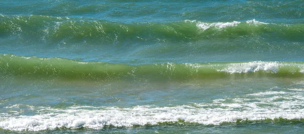 Active Day Lake Michigan Shows Blue Green Waves Rolling White — Stock Photo, Image