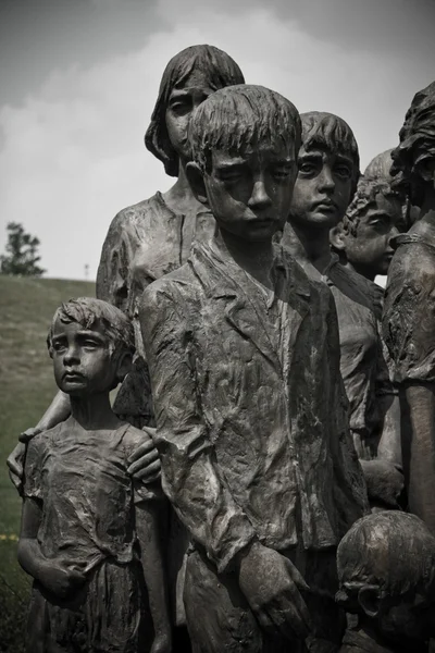 lidice hüzünlü çocuklar heykel