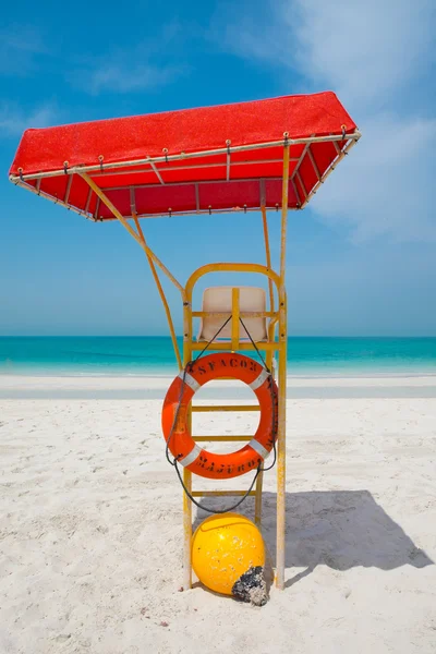 Cadeira de praia vibrante — Fotografia de Stock