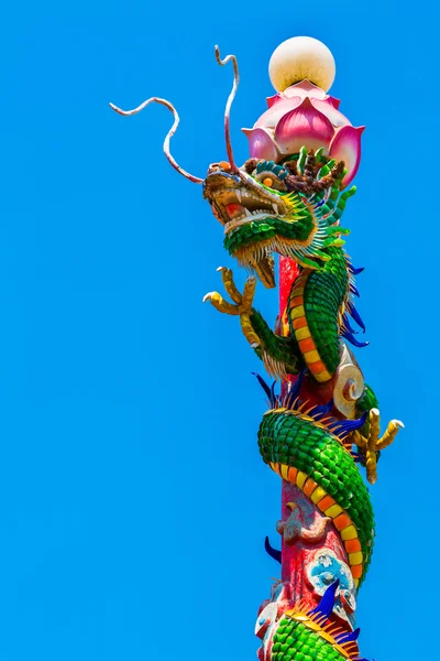 Chinese dragon at a temple — Stock Photo, Image