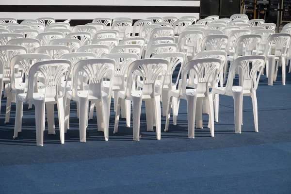 Λευκή πλαστική καρέκλα — Φωτογραφία Αρχείου