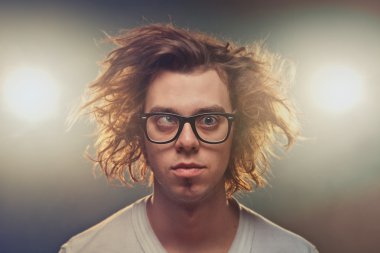 tousled kumral Studio kısma komik adam