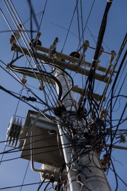 dağınık elektrik sonrası teller