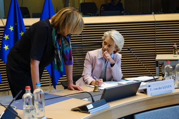 Commission President Ursula Von Der Leyen Start Meeting Weekly European —  Fotos de Stock