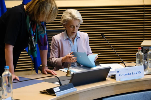 Commission President Ursula Von Der Leyen Start Meeting Weekly European —  Fotos de Stock