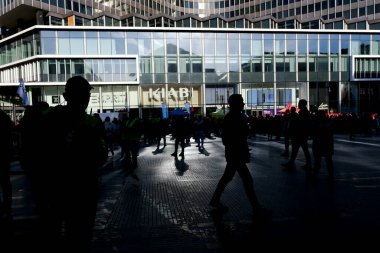 21 Eylül 2022 'de Brüksel, Belçika' da düzenlenen ulusal bir gösteride, artan enerji fiyatları ve artan yaşam maliyetlerine karşı düzenlenen gösteriye insanlar katıldı..