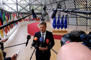 Bakan Robert HABECK, 9 Eylül 2022 'de Belçika' nın Brüksel kentindeki AB genel merkezinde yükselen enerji fiyatlarına çözüm bulma amaçlı bir AB Enerji bakanları toplantısında.