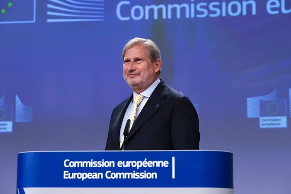 Johannes Hahn Comisario Presupuesto Administración Dirige Una Conferencia Prensa Sobre — Foto de Stock