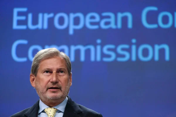 Johannes Hahn Comisario Presupuesto Administración Dirige Una Conferencia Prensa Sobre — Foto de Stock