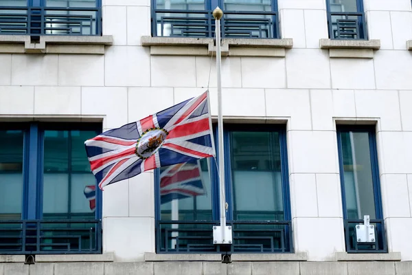 Union Flag Front British Embassy Half Mast Passing Queen Elizabeth — Stock Photo, Image