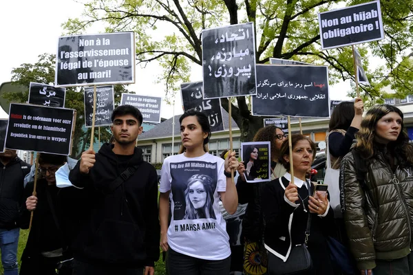 Manifestantes Participan Una Manifestación Frente Embajada Iraní Bruselas Bélgica Septiembre —  Fotos de Stock