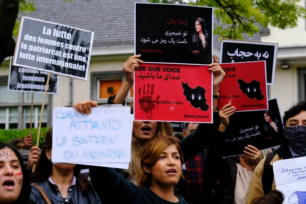 Manifestantes Participan Una Manifestación Frente Embajada Iraní Bruselas Bélgica Septiembre —  Fotos de Stock