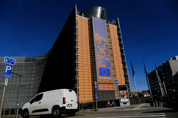 Los Coches Pasan Fuera Berlaymont Que Edificio Oficinas Que Alberga —  Fotos de Stock