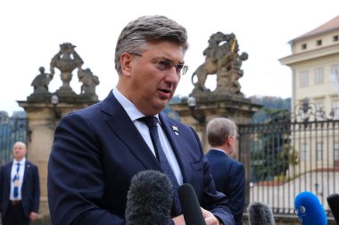 Hırvatistan Başbakanı Andrej Plenkoviç, 7 Ekim 2022 'de Çek Cumhuriyeti' nin Prag kentinde düzenlenen Avrupa Siyasi Topluluğu Toplantısına katılmak üzere ülkeye geldi..