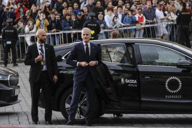 Norveç Başbakanı Jonas Gahr Stre, 7 Ekim 2022 'de Çek Cumhuriyeti' nin Prag kentinde düzenlenen Avrupa Siyasi Topluluğu Toplantısına katılmak üzere geliyor.