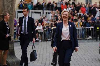 Liz TRUSS, Birleşik Krallık Başbakanı 7 Ekim 2022 'de Çek Cumhuriyeti' nin Prag kentinde düzenlenen Avrupa Siyasi Topluluğu Toplantısına katılmak üzere geliyor.