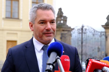 Avusturya Federal Başbakanı Karl Nehammer, 7 Ekim 2022 'de Çek Cumhuriyeti' nin Prag kentinde düzenlenen gayri resmi devlet başkanları toplantısına katılmak üzere ülkeye geldi..
