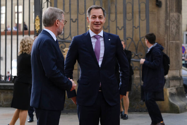 Премьер-министр Бельгии Александр Де Кроо прибыл для участия в заседании Европейского политического сообщества в Праге 7 октября 2022 года