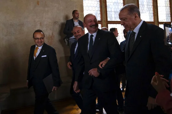 2022年10月6日 阿塞拜疆共和国总统伊利哈姆 阿利耶夫在布拉格举行的欧洲经济共同体峰会期间抵达现场拍照 — 图库照片
