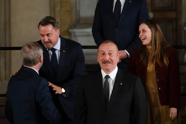 首脳は 2022年10月6日にプラハで開催された欧州政治共同体首脳会議で撮影された首相 大統領 欧州委員会のメンバーの家族写真を撮るために到着します — ストック写真