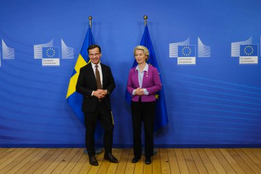 İsveç Başbakanı Ulf Kristersson, 20 Ekim 2022 'de Brüksel, Belçika' daki AB genel merkezinde gerçekleşen görüşme öncesinde Avrupa Komisyonu Başkanı Ursula von der Leyen tarafından karşılandı..