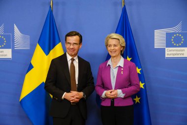 İsveç Başbakanı Ulf Kristersson, 20 Ekim 2022 'de Brüksel, Belçika' daki AB genel merkezinde gerçekleşen görüşme öncesinde Avrupa Komisyonu Başkanı Ursula von der Leyen tarafından karşılandı..