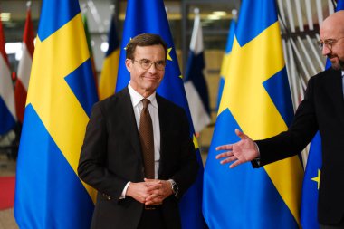 İsveç Başbakanı Ulf Kristersson, 20 Ekim 2022 'de Brüksel, Belçika' daki AB Konseyi binasında gerçekleşen toplantı öncesinde Avrupa Konseyi Başkanı Charles Michel ile birlikte yürüdü..