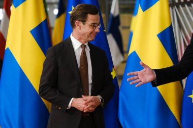İsveç Başbakanı Ulf Kristersson, 20 Ekim 2022 'de Brüksel, Belçika' daki AB Konseyi binasında gerçekleşen toplantı öncesinde Avrupa Konseyi Başkanı Charles Michel ile birlikte yürüdü..