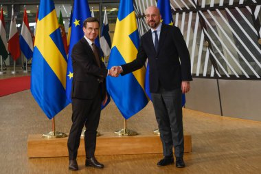 İsveç Başbakanı Ulf Kristersson, 20 Ekim 2022 'de Brüksel, Belçika' daki AB Konseyi binasında gerçekleşen toplantı öncesinde Avrupa Konseyi Başkanı Charles Michel ile birlikte yürüdü..