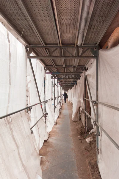 Scaffold at a construction area subway — Stock Photo, Image