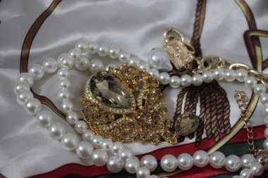 Mücevher yığınını kapat.