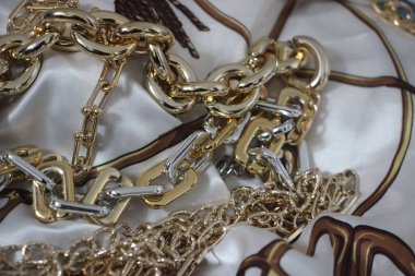 Mücevher yığınını kapat.