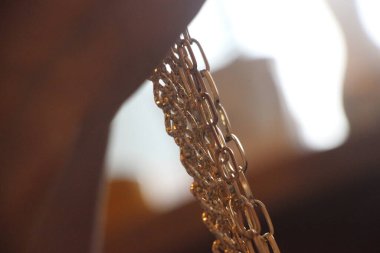 Altın zincirler yakın görünüm