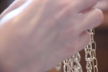 Altın zincirler yakın görünüm