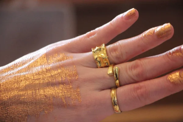 Anéis Dourados Pulseiras Vista Perto — Fotografia de Stock