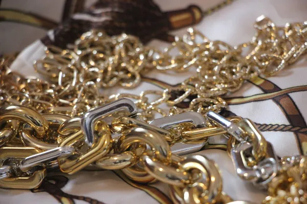 Golden Chains Close View — Stock Photo, Image