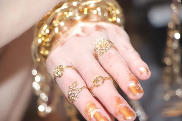 Golden Rings Bracelets Close View — Stock Photo, Image