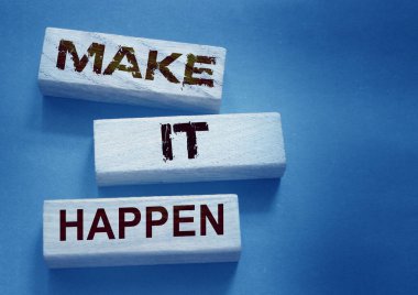 Tahta bloklara yazılmasını sağla. Motivasyon koçluğu kariyeri ve iş konsepti.