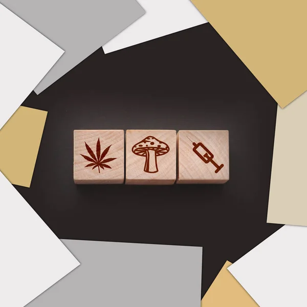 Φάρμακα Εικονίδια Φυσικά Ξύλινα Κύβους Φύλλα Κάνναβης Μανιτάρια Και Σύριγγα — Φωτογραφία Αρχείου